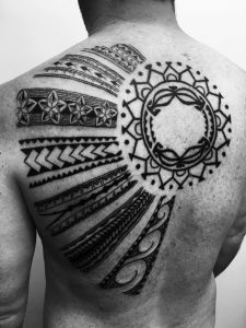 marc-pinto-primitive-tattoo-perth-great-snake-tradtional-colour-ink-tattooinspiration-deisgn-creative-artist-sun-handpoked-backpiece-2560×3413