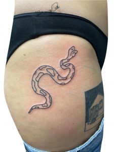 Montaine outline tiny tattoo hand poke primitive tattoo tribal best tattoo shop studio in perth script www.primitivetattoo.com.au14